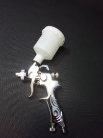 Pistolet HVLP avec godet 125 cc livré avec buse 0.5 mm